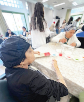 פעילות חנוכה מרגשת בבית יום לקשיש בנתיבות