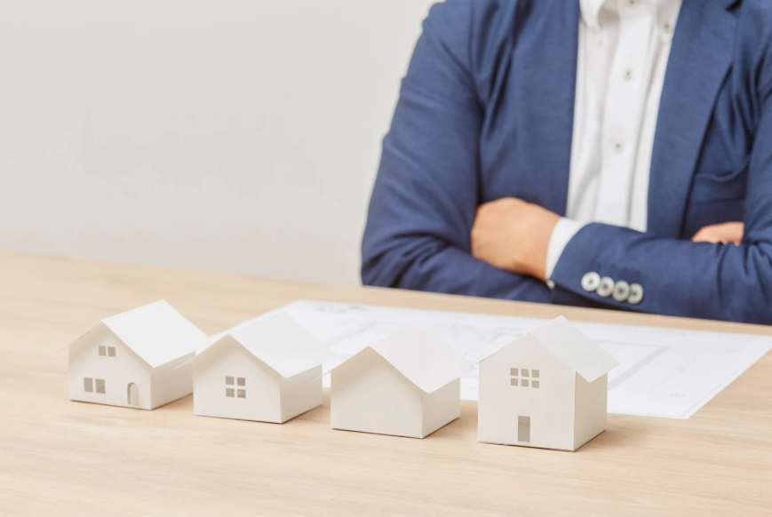 רוכשים דירה? כך תימנעו מהפתעות יקרות: מה באמת צריך לדעת על היטל השבחה