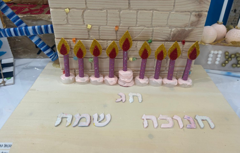 אור של ערכים: חנוכה של חדשנות, מסורת וקהילה בבית הספר החדשני נווה שרון